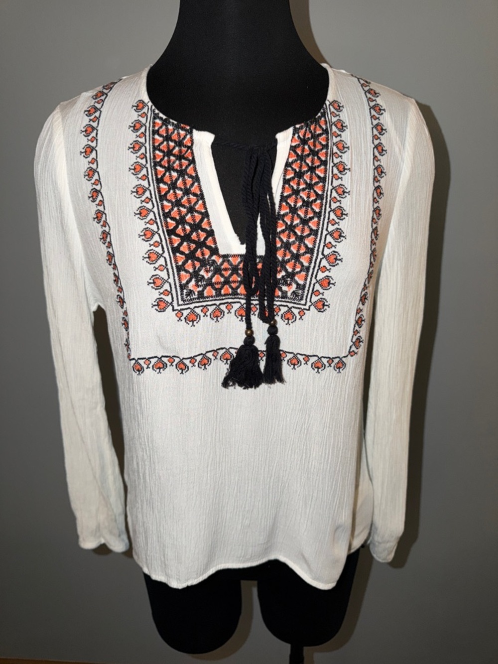 Daniel Rainn Embroidered White long sleeve tunic, viscose Size Small